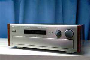 YAMAHA　AVアンプ　AVX-2200DSP