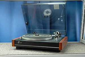 SANSUI　レコードプレーヤー　SR-313