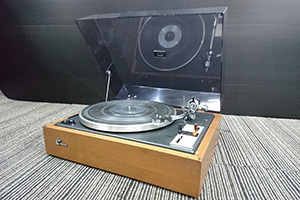 SANSUI　レコードプレーヤー　SR-2050C