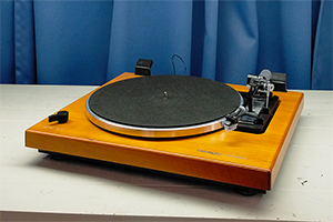 Thorens　レコードプレイヤー　TD240-2