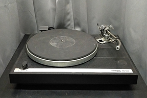 THORENS　レコードプレーヤー　TD321