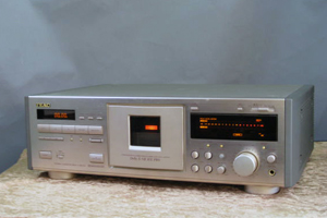 TEAC　カセットデッキ　V-8000S