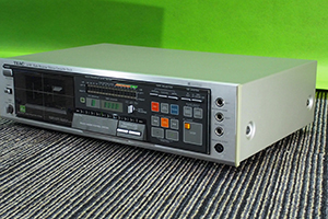 TEAC　カセットデッキ　V-R1